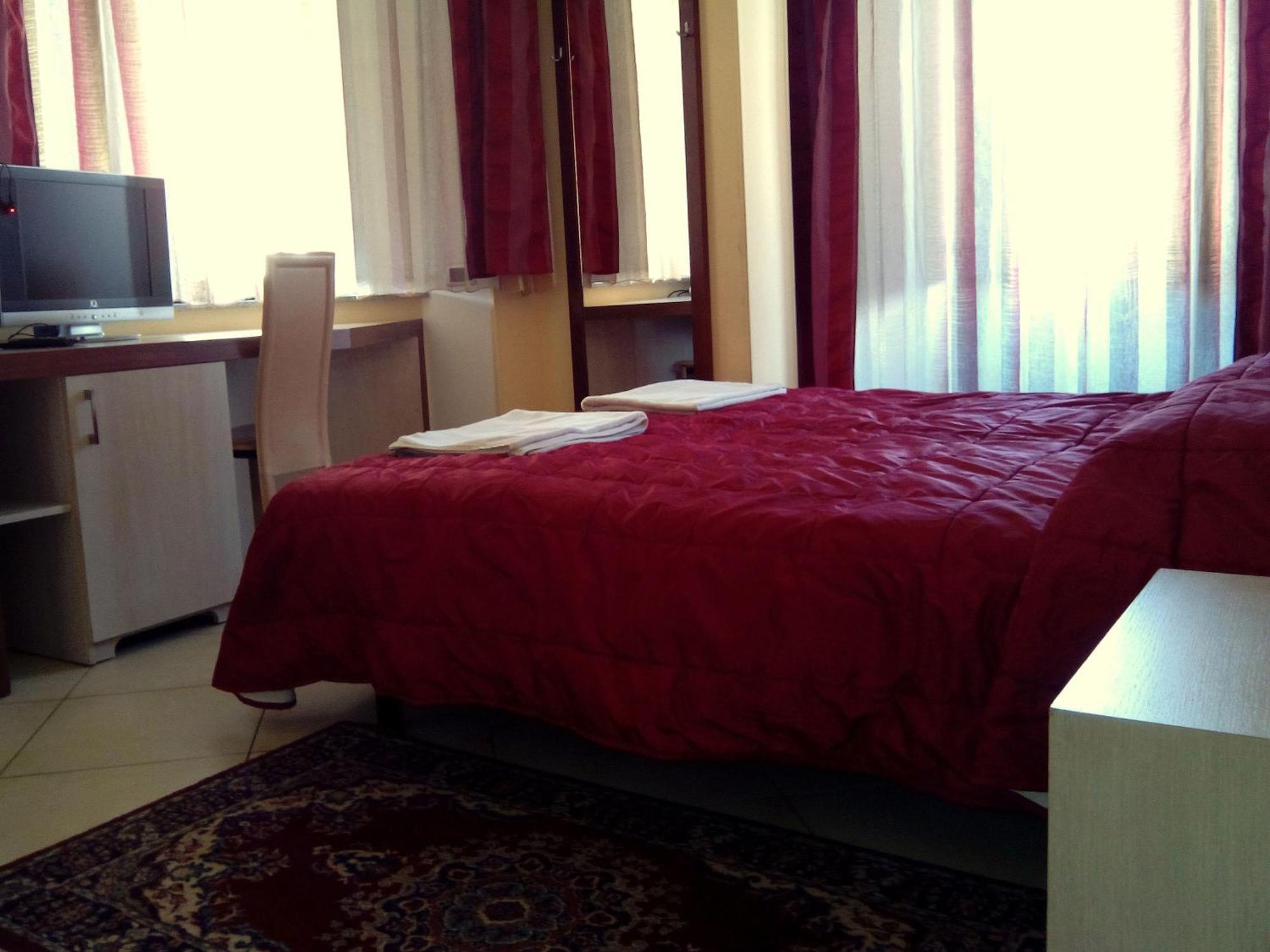 Hotel Conte Ruggero Serra San Bruno Bilik gambar