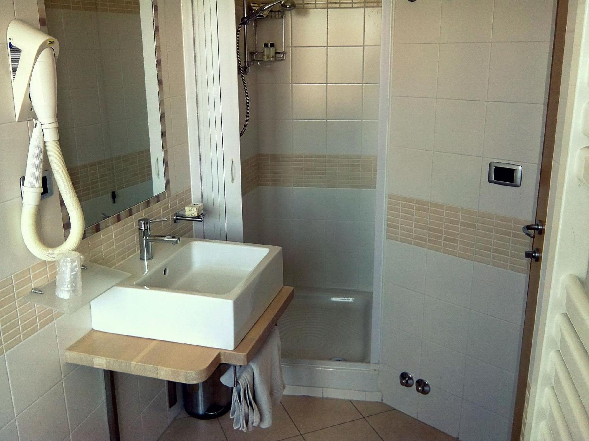 Hotel Conte Ruggero Serra San Bruno Bilik gambar