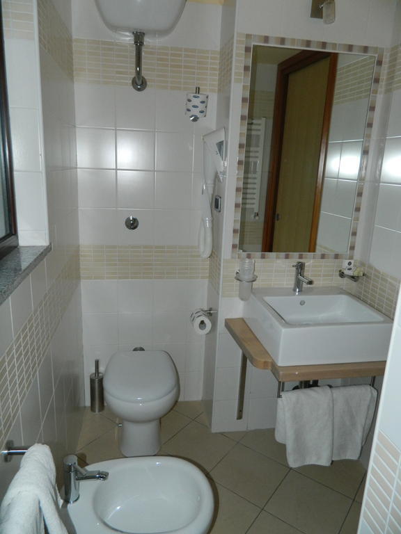 Hotel Conte Ruggero Serra San Bruno Bilik gambar